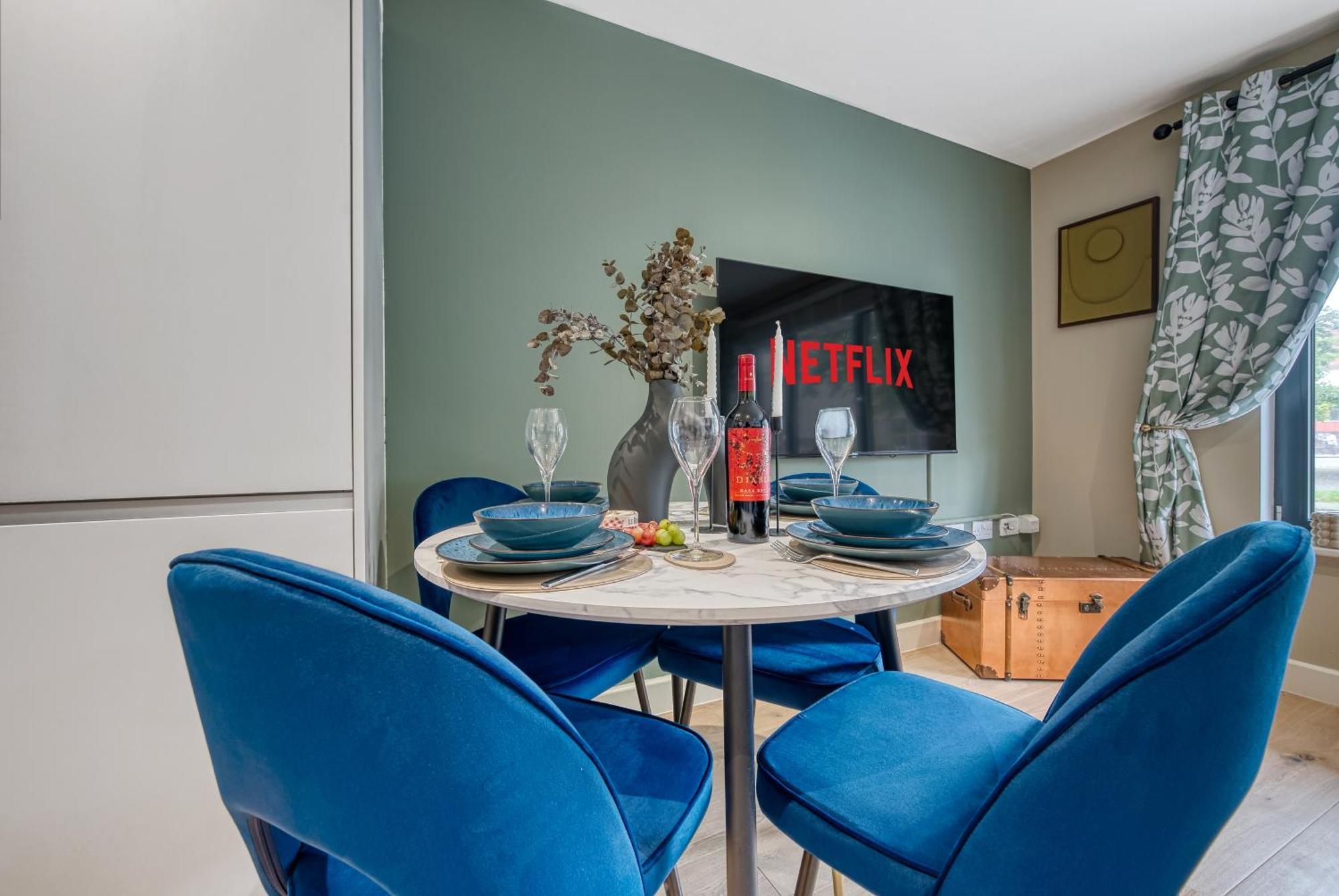 1 Bedroom Ocean Village Luxurious, Stylish & Cosy Apartment, Central Location In Southampton, Sleeps 4 - Summer Special Offer! - By Blue Puffin Stays المظهر الخارجي الصورة