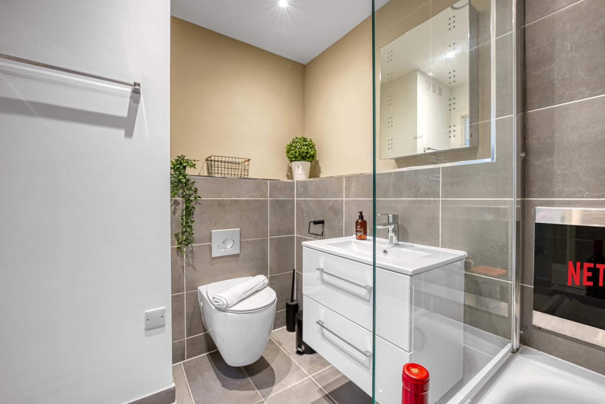 1 Bedroom Ocean Village Luxurious, Stylish & Cosy Apartment, Central Location In Southampton, Sleeps 4 - Summer Special Offer! - By Blue Puffin Stays المظهر الخارجي الصورة