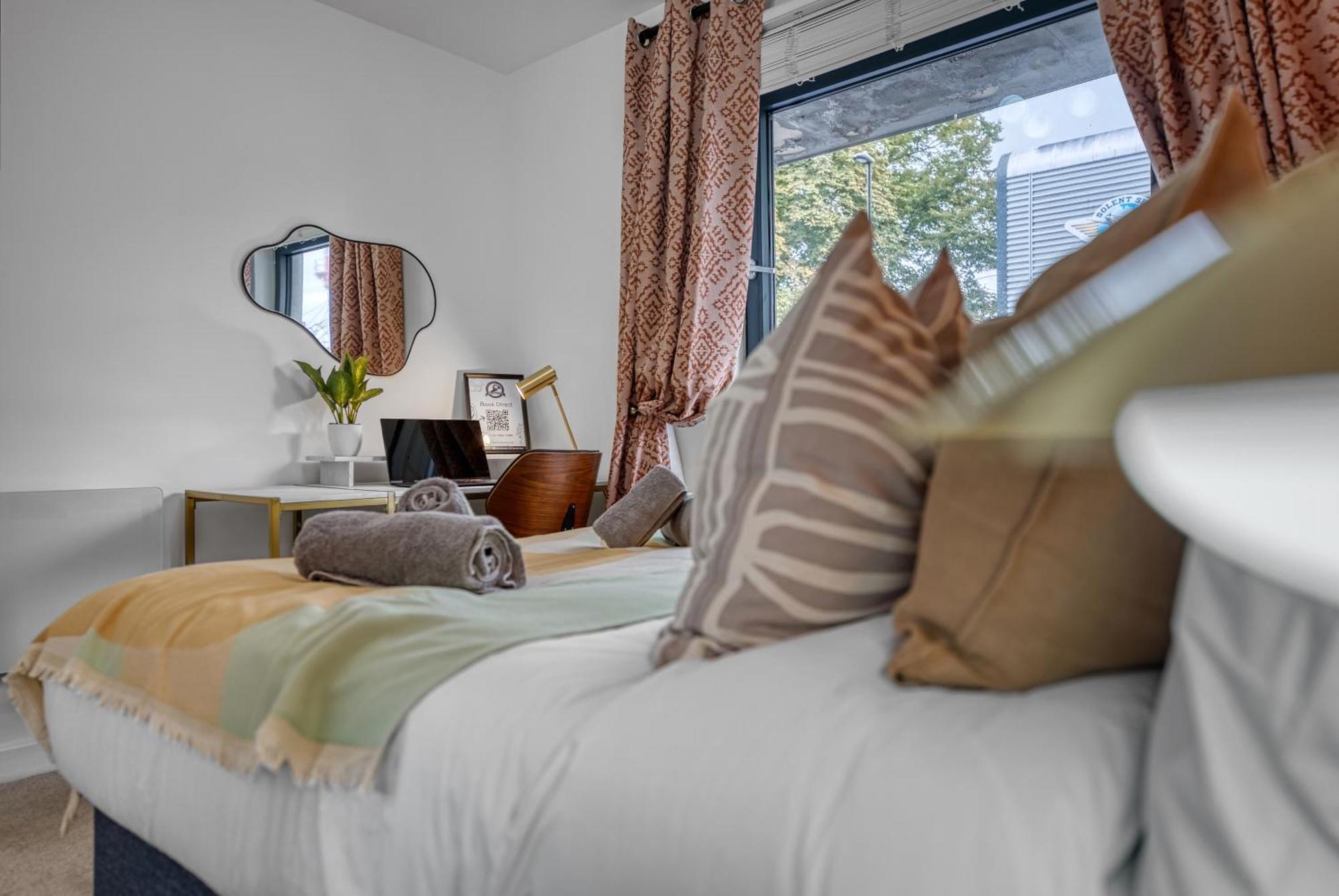 1 Bedroom Ocean Village Luxurious, Stylish & Cosy Apartment, Central Location In Southampton, Sleeps 4 - Summer Special Offer! - By Blue Puffin Stays المظهر الخارجي الصورة