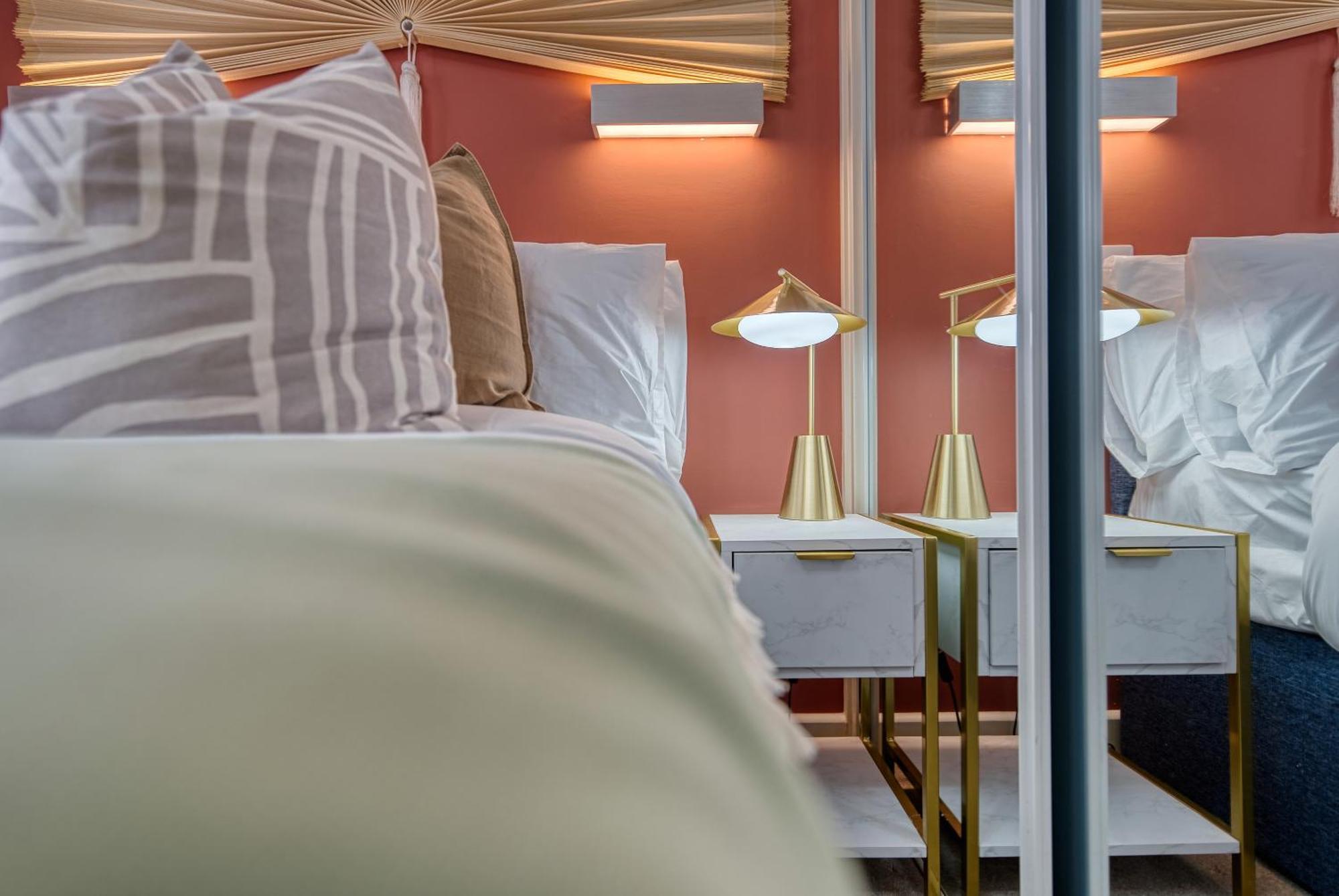 1 Bedroom Ocean Village Luxurious, Stylish & Cosy Apartment, Central Location In Southampton, Sleeps 4 - Summer Special Offer! - By Blue Puffin Stays المظهر الخارجي الصورة