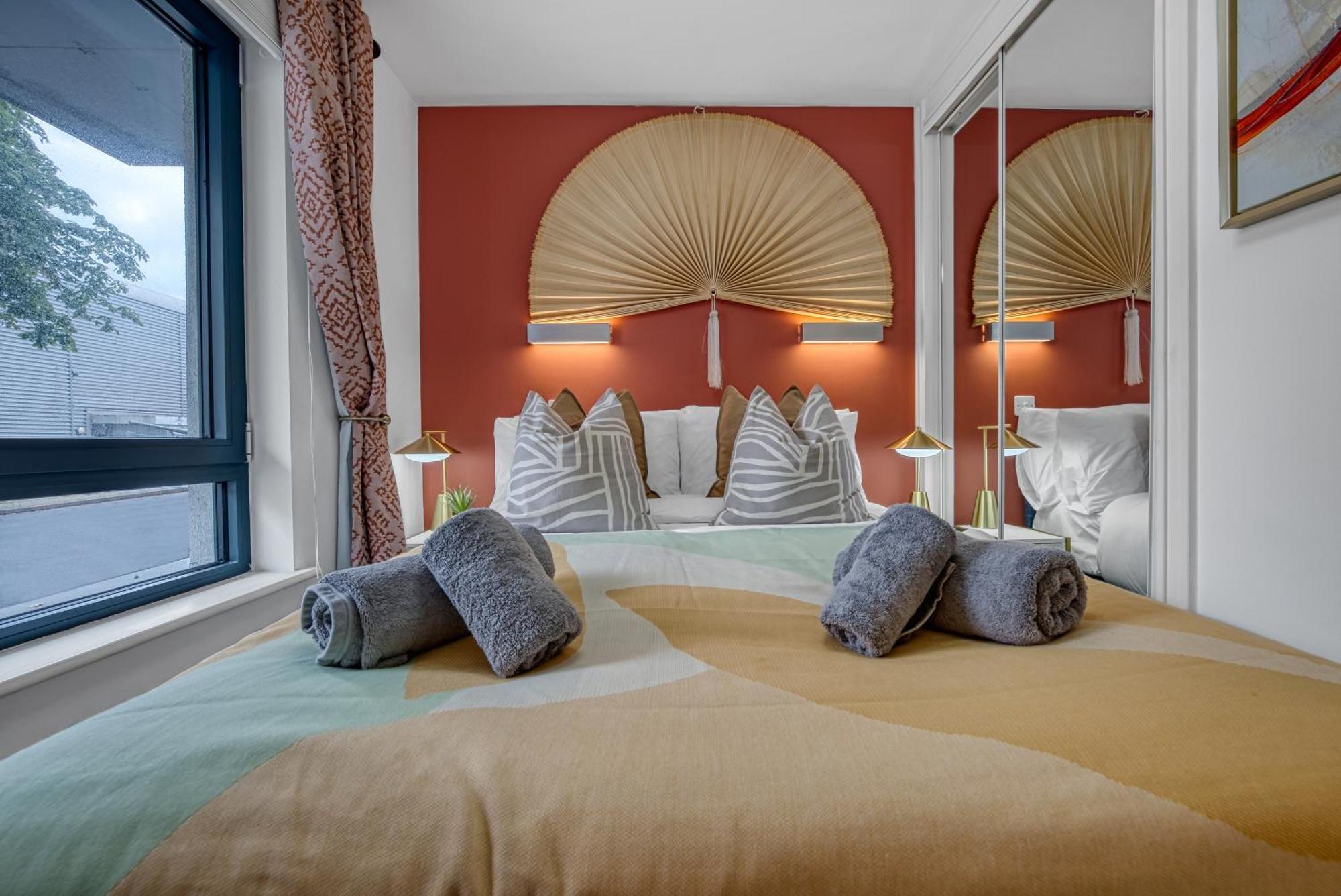 1 Bedroom Ocean Village Luxurious, Stylish & Cosy Apartment, Central Location In Southampton, Sleeps 4 - Summer Special Offer! - By Blue Puffin Stays المظهر الخارجي الصورة