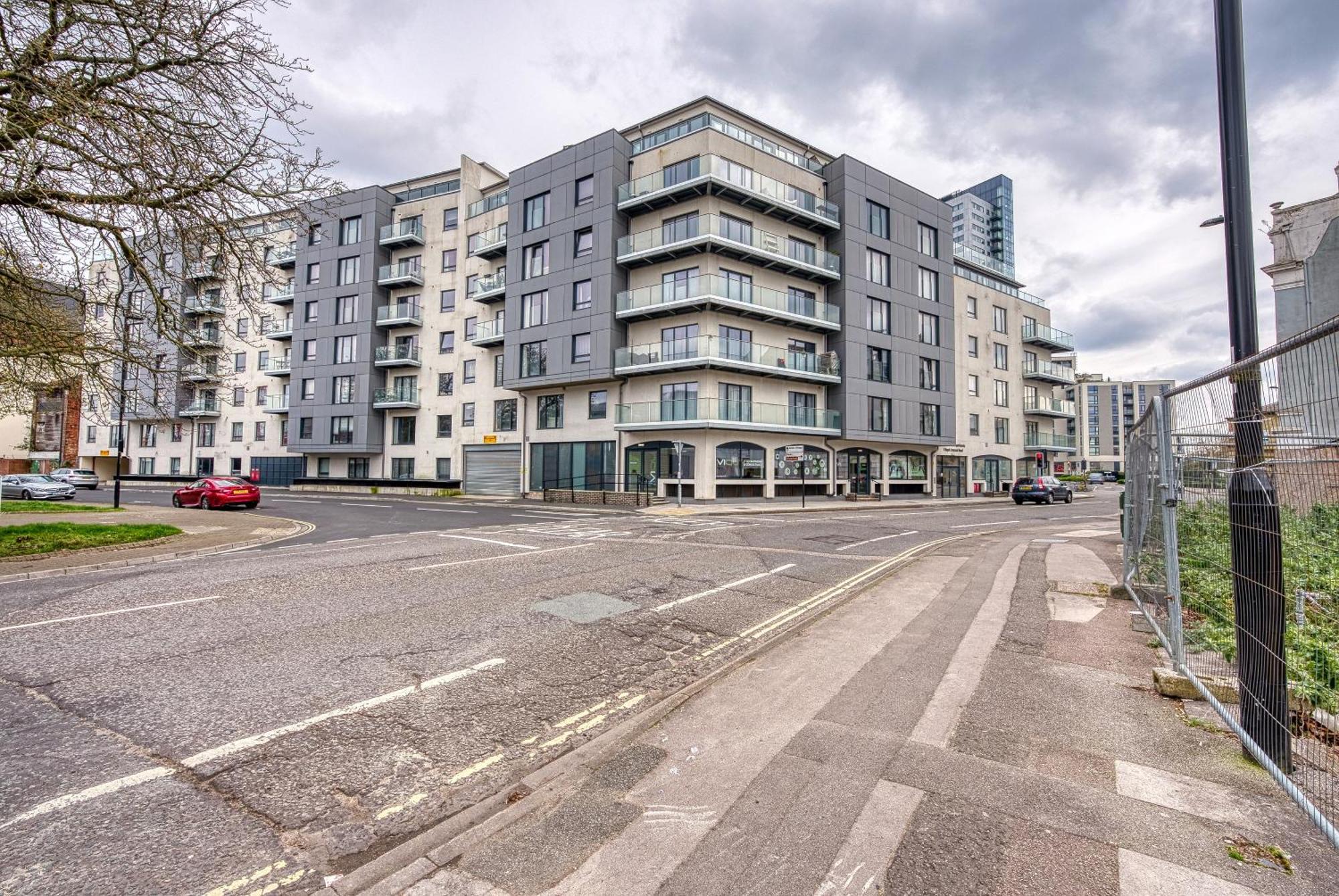 1 Bedroom Ocean Village Luxurious, Stylish & Cosy Apartment, Central Location In Southampton, Sleeps 4 - Summer Special Offer! - By Blue Puffin Stays المظهر الخارجي الصورة
